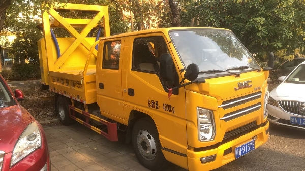 100K防撞車(chē)，帶太陽(yáng)能光板